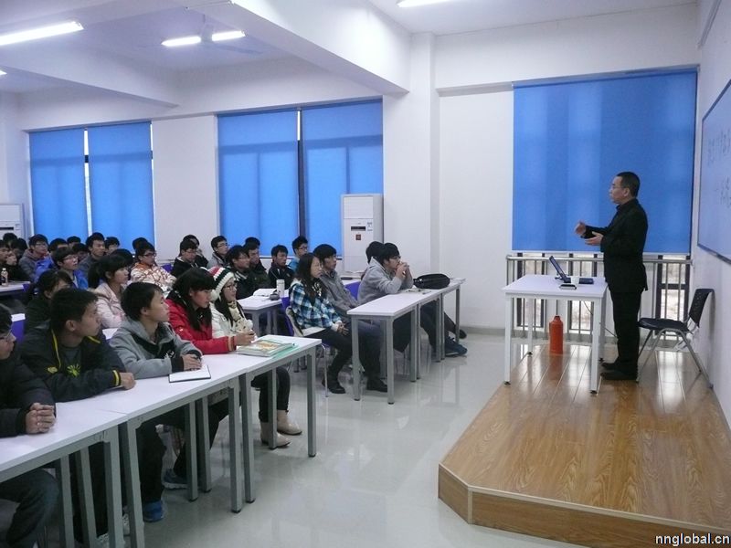 彭振云博士谈新兴IT产业与大学生